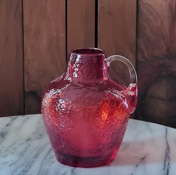Elegant Red Glass Vase - Picture 16 of 16